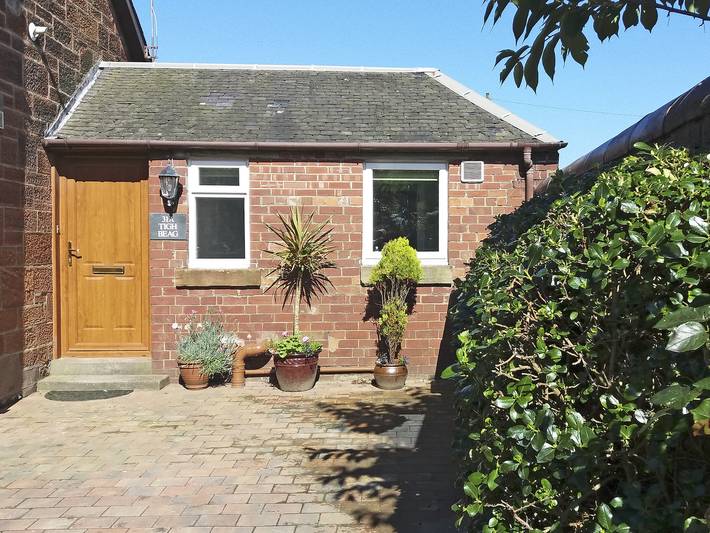 Log cabin for 2 people, with garden in Ayrshire