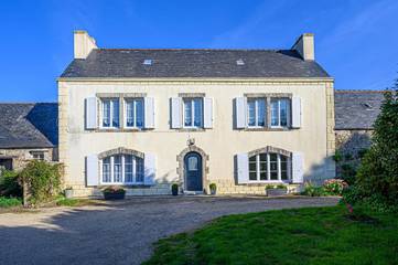 Gîte pour 8 personnes, avec jardin à Plonéis
