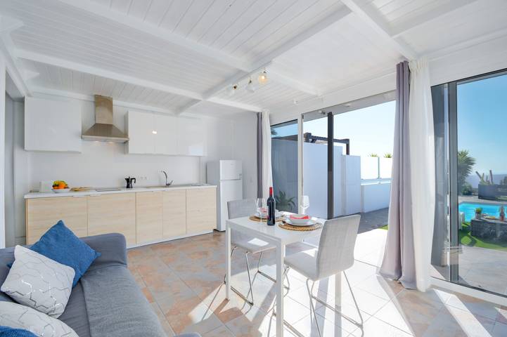 Holiday Apartment "Casa Amanecer 2" with Sea & Mountain Views, Garden & Pool in Mácher, Tías