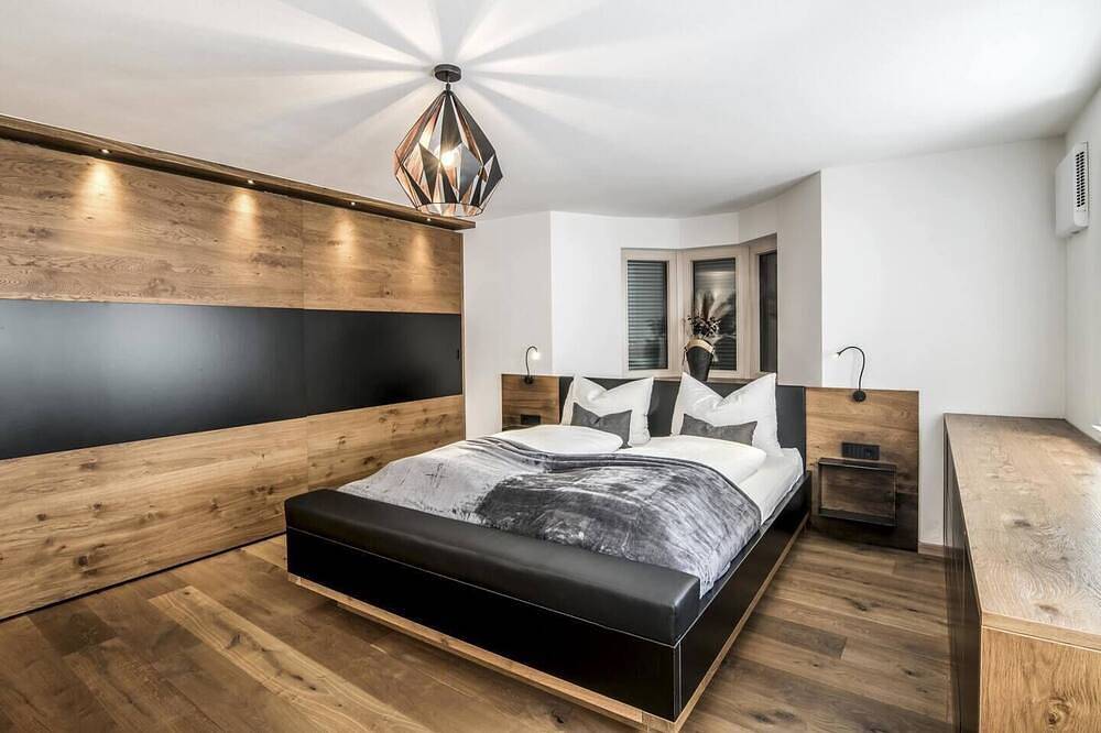 Ganze Wohnung, Villa Tribulaunblick - Luxus-Apartment, Kamin, Terrasse & Bergblick bei Sterzing in Gossensaß, Brenner