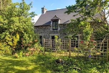 Gîte pour 5 personnes, avec terrasse et jardin à Ruca