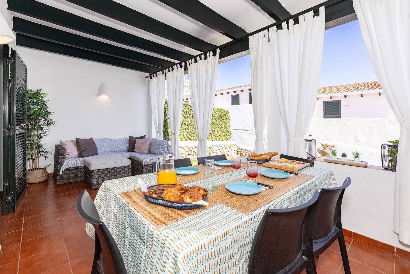 Casa "Maison Menorca" con vistas al mar, piscina compartida y Wi-Fi in Arenal d'en Castell, Es Mercadal