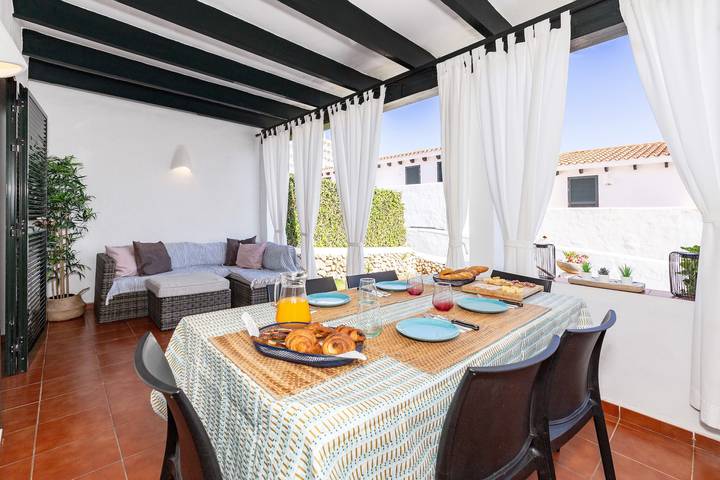 Maison de vacances "Maison Menorca" avec vue sur la mer, piscine partagée et Wi-Fi in Arenal d'en Castell, Es Mercadal