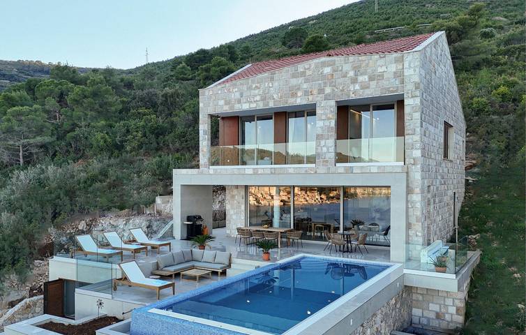 Hus för 8 Personer, med bubbelpool samt bastu och terass och pool - 1