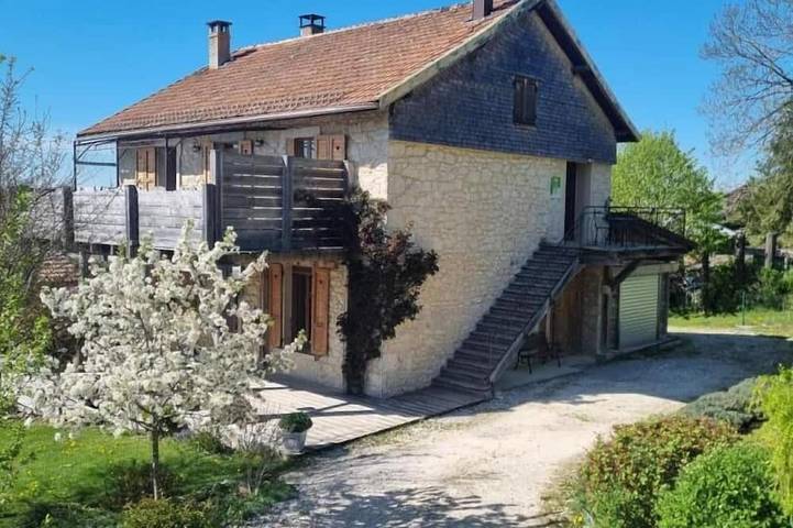 Location de vacances pour 8 personnes, avec jardin à Giron