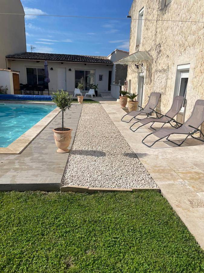 Location de vacances pour 2 personnes, avec terrasse et piscine à Sainte-Cécile-les-Vignes - 4