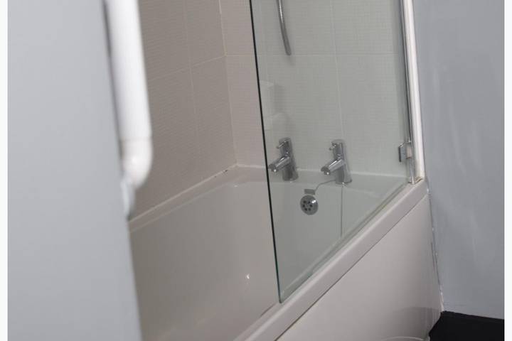 3 Bedroom House Sleeps 8-9  - Pets Welcome in Greater Manchester