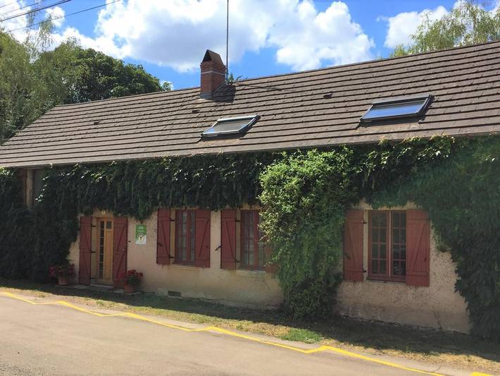 Gîte pour 8 personnes, avec jardin à Saint-Benin-d'Azy
