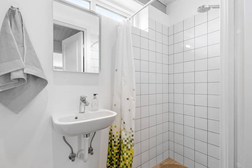 Awesome home in Melby with kitchen in Kattegat Coast