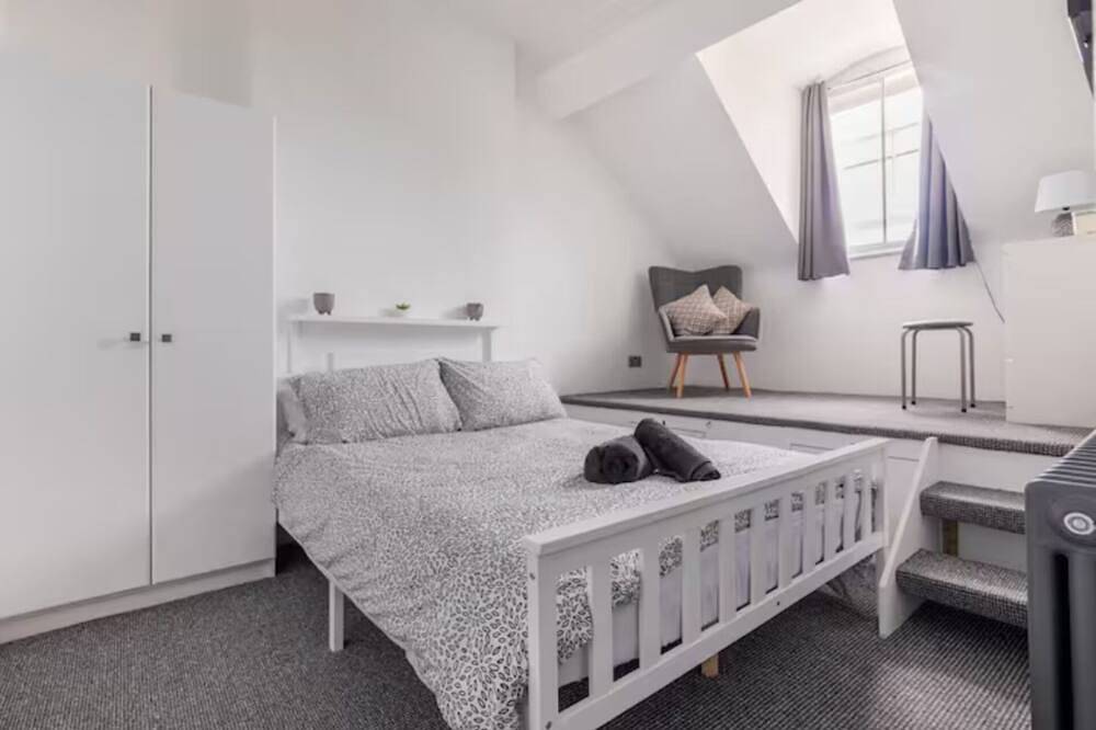 Ganze Wohnung, Castle Garden View - Two Steps from Central Rochester High Street in Rochester, Kent Downs