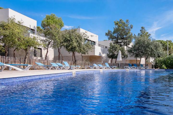 Chalet pour 8 personnes, avec jardin ainsi que piscine et terrasse - 1
