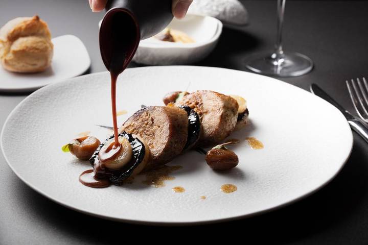 Hôtel pour 2 personnes, avec piscine ainsi que jardin et sauna dans Uriage Les Bains - 2