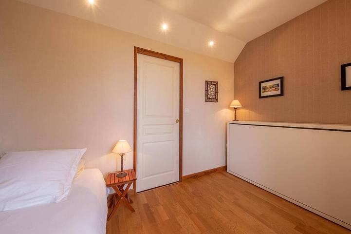 Familienzimmer mit Terrasse und Pool in Waldnähe in Vitry-aux-Loges, Orléans und Umgebung