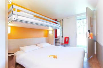 Hôtel pour 3 personnes, avec terrasse à Ville-la-Grand