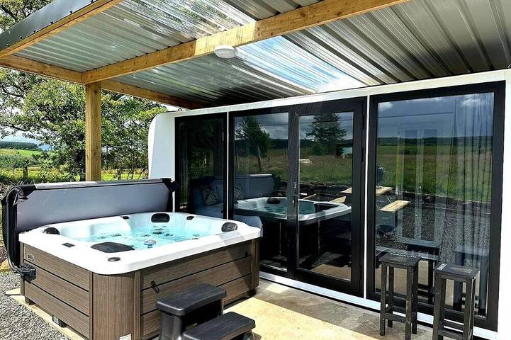 Holiday apartment for 4 people, with hot tub in Northern Ireland