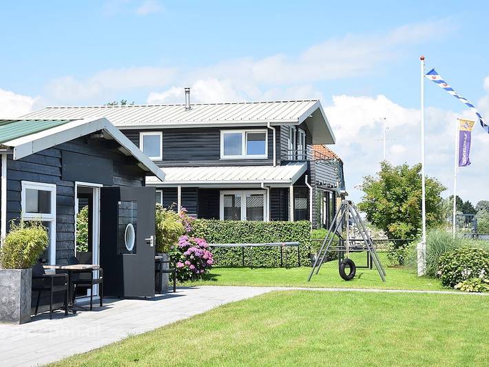 Ferienhaus für 40 Personen, mit Balkon/Terrasse und Whirlpool sowie Terrasse und Garten