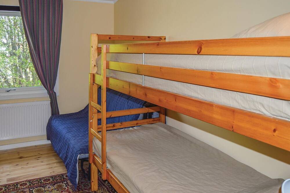 Nice home in Färentunna in Mälaren