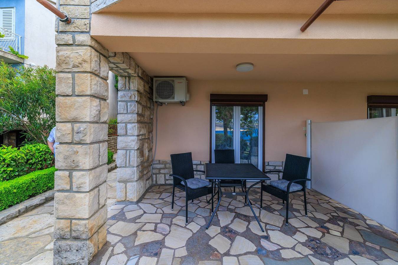 Appartamento intero, Grüne Terrasse nur 100 Meter zum Strand in Jadranovo, Primorje-Gorski Kotar