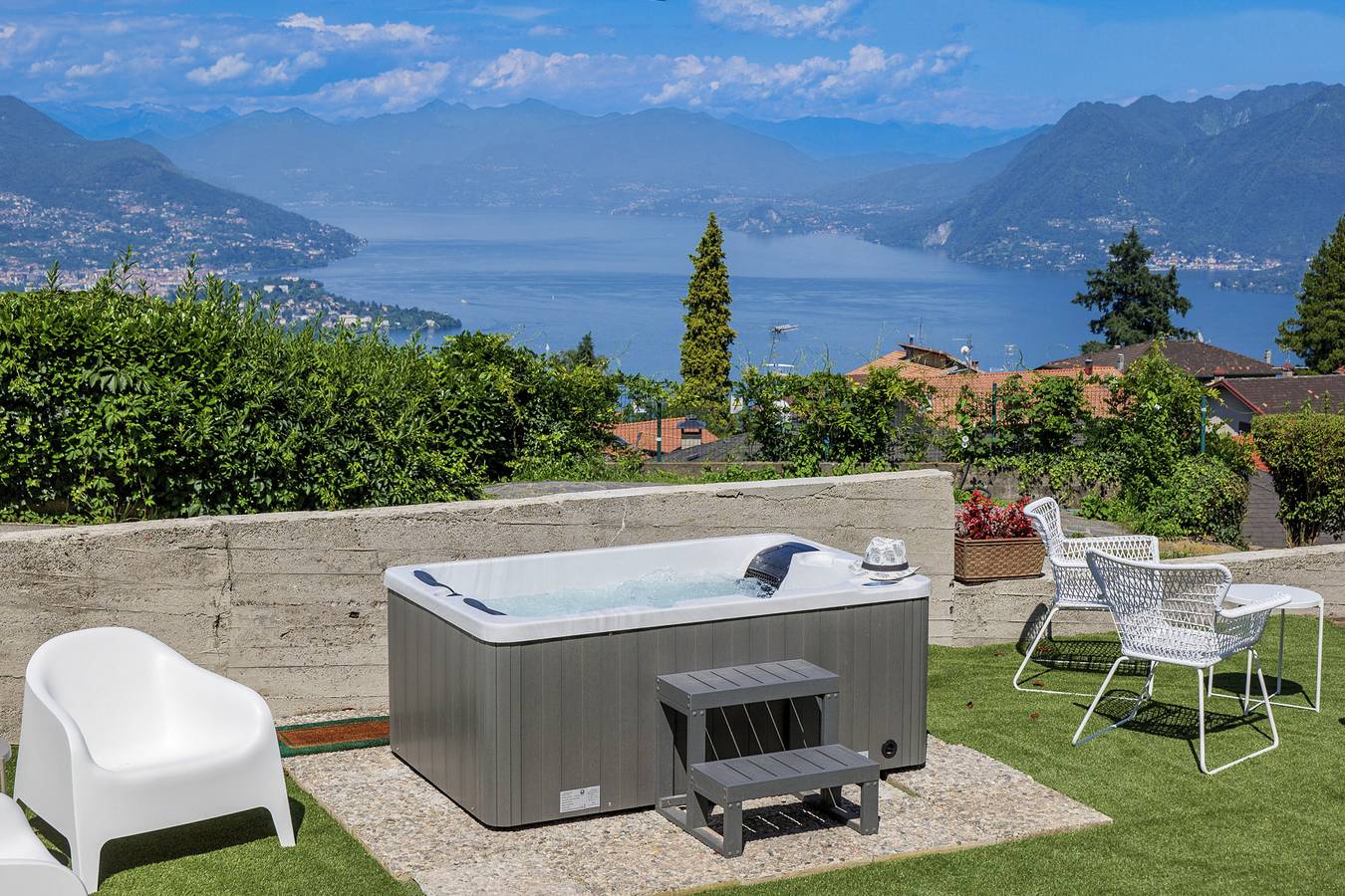 Appartamento intero, Appartamento vacanze per 2 persone con vista lago in Levo (Stresa), Comune di Stresa