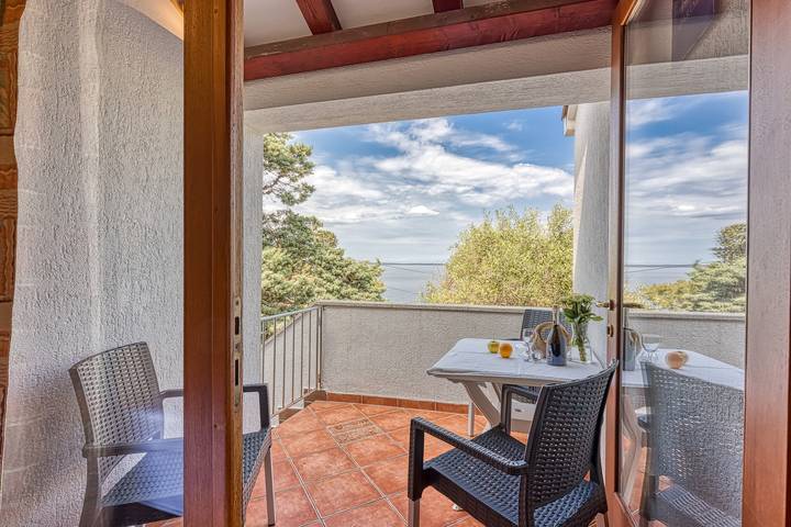 Appartamento per 4 persone, con balcone, adatto a famiglie con bambini a Lussinpiccolo