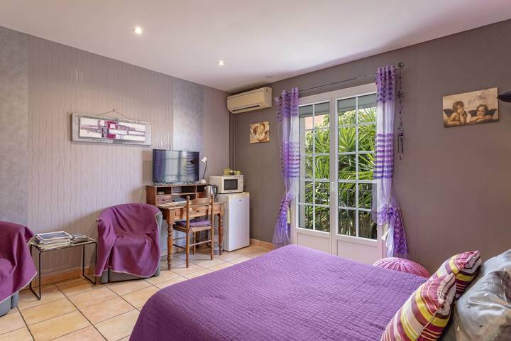 Chambre d’hôtes « Chez Nicole - Suite Familiale » avec vue montagne, Wi-Fi et climatisation in Millas, Côte méditerranéenne (France)