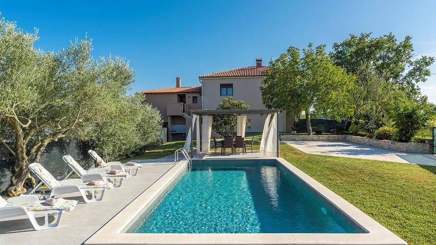Ferienhaus für 6 Personen, mit Pool und Garten sowie Whirlpool, mit Haustier