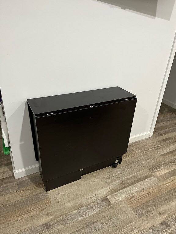 Timy Home near Wolf Creek Marina & multiple boat ramps with a full kitchen in Lake Cumberland