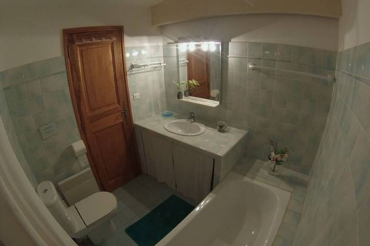 Appartement entier, Charmant colombier d'époque  avec piscine commune, platanes et fontaines in Apt, Parc naturel régional du Luberon