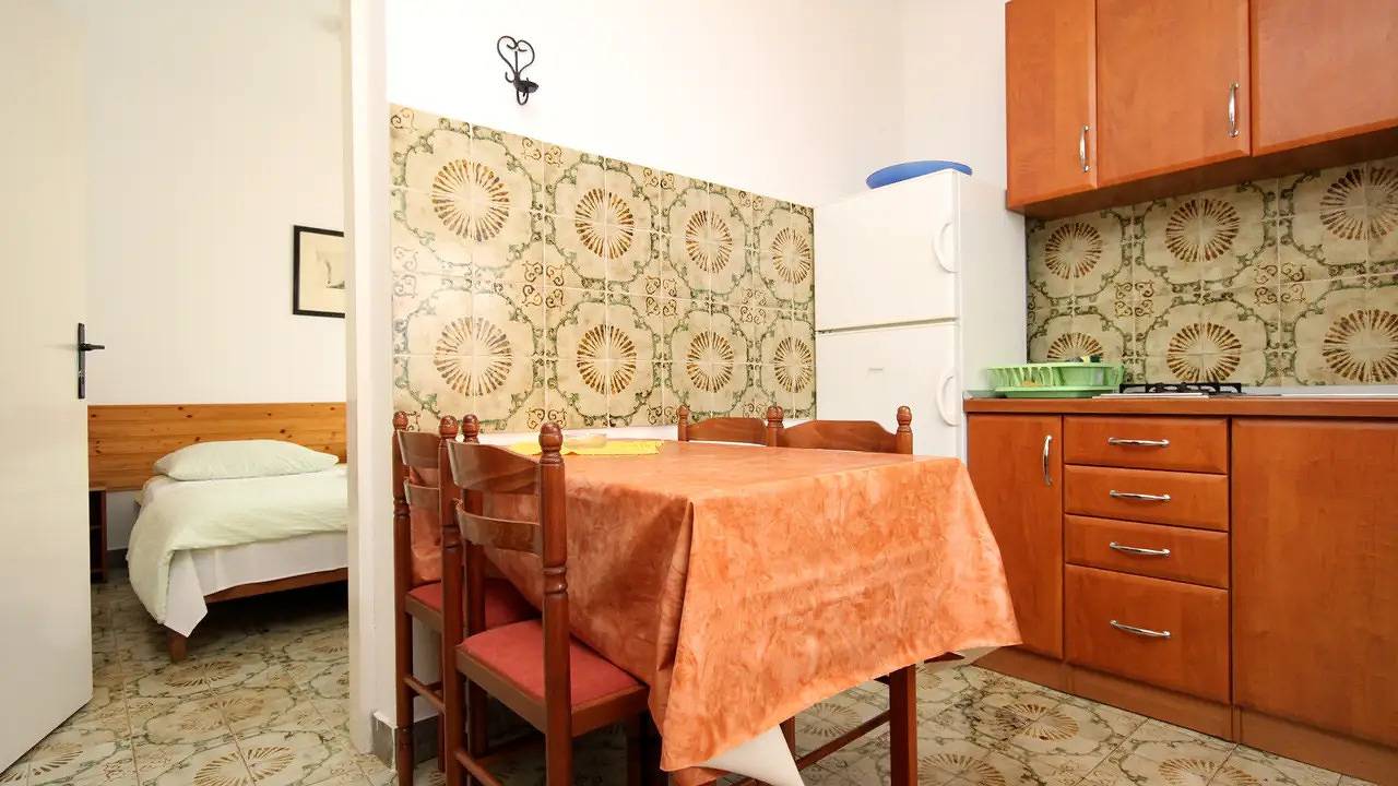 Cijeli apartman za odmor, Ferienwohnung für 5 Personen (30 m²) in Lavdara in Lavdara (Zadar), Sali