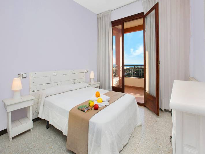 Chalet para 9 personas, con Terraza además de Jardín y Piscina en Selva - 2