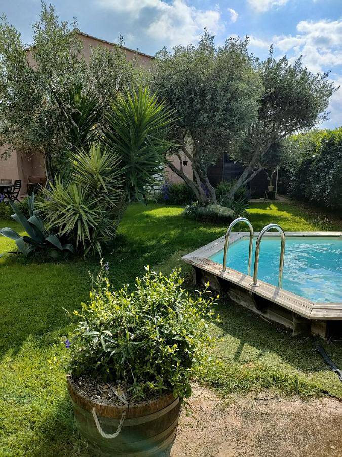 Location de vacances pour 8 personnes, avec piscine ainsi que jardin et terrasse, animaux acceptés à Lunel-Viel - 2