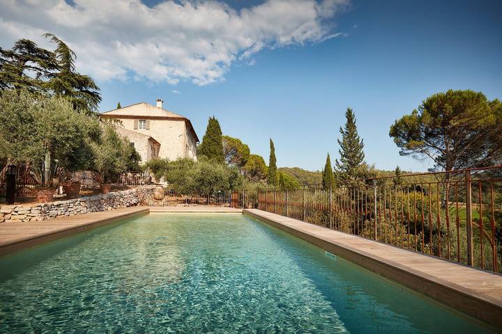 Chambre d’hôte pour 2 personnes, avec jacuzzi ainsi que jardin et piscine