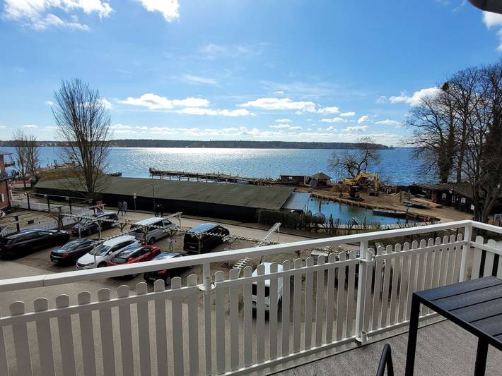 Ferienwohnung für 2 Personen, mit Seeblick und Balkon an der Müritz