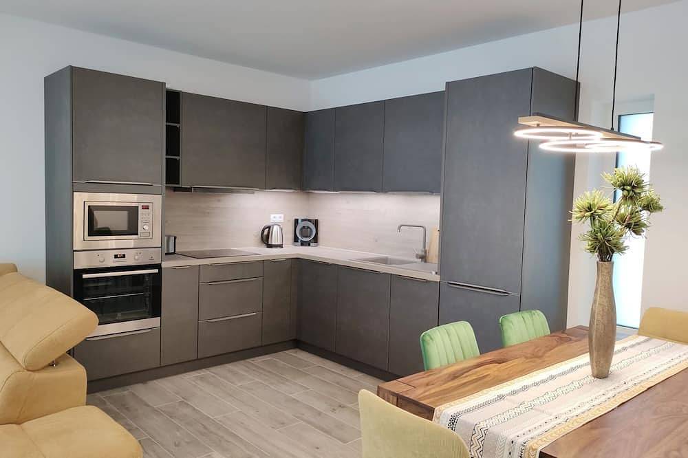 Entire apartment, Royal Relax Keszthely *****- Quiet new-build apartment with air conditioning, lake view & jetty in Keszthely, Keszthely region