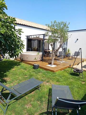 Location de vacances pour 6 personnes, avec jacuzzi ainsi que jardin et terrasse à Bouguenais