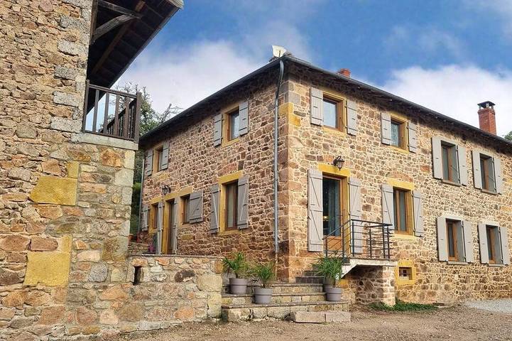 Gîte pour 6 personnes, avec jardin, animaux acceptés à Belmont-de-la-Loire