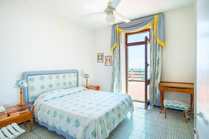 Gorgeous villa with direct descent to the sea in Santa Marinella, Rom Provinz