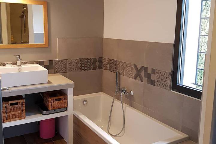 Location de vacances pour 9 personnes, avec jacuzzi et jardin à Éguilles - 4