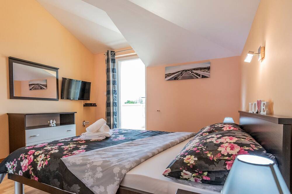 Villa \"Mile\" mit beheiztem Pool, Grill und Terrasse in Makarska Riviera