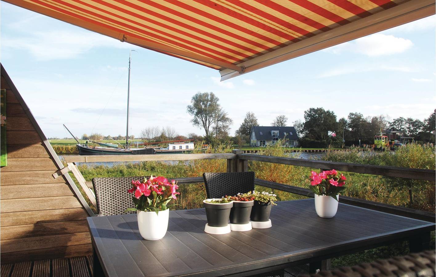 Ferienhaus für 6 Personen mit Seeblick in Nationalpark De Alde Feanen