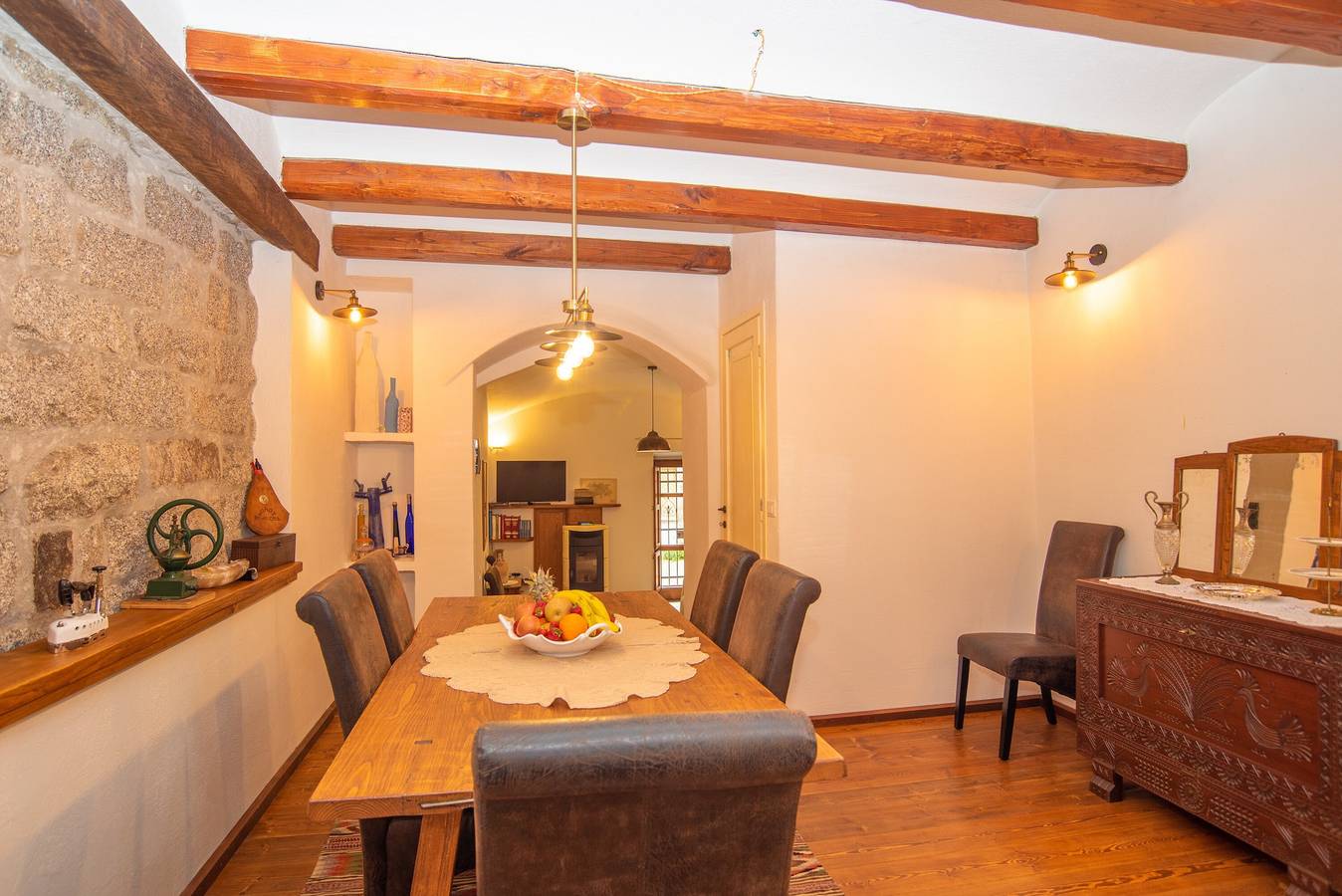 Historisches, zentral gelegenes Ferienhaus mit Wlan und Kamin in Alà dei Sardi, Barbagia