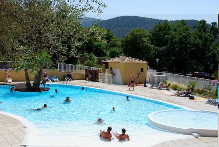 Location de vacances pour 6 personnes, avec sauna ainsi que piscine et jardin, animaux acceptés à Solliès-Toucas - 2