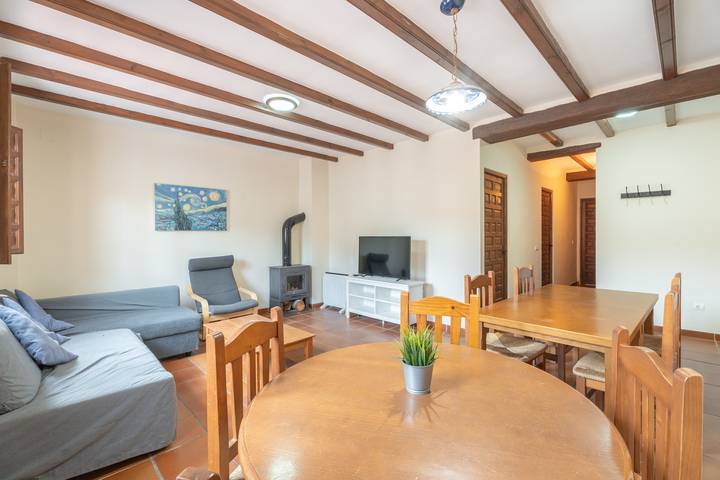 Apartamento entero, Apartamento 'Casa Pablo' con vistas a la montaña, piscina compartida y jardín compartido in Altura (España), Provincia de Castellón