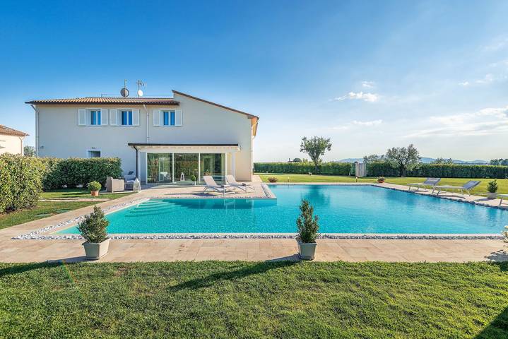 Villa per 13 persone, con sauna e idromassaggio nonché giardino in Monsummano Terme