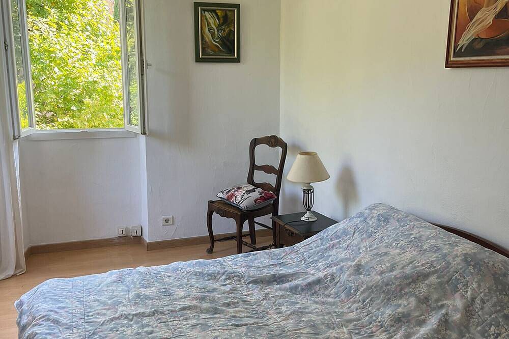Holiday Home 'Romaine' with Private Terrace and Wi-Fi in La Roque-d'Anthéron, Aix-en-Provence region