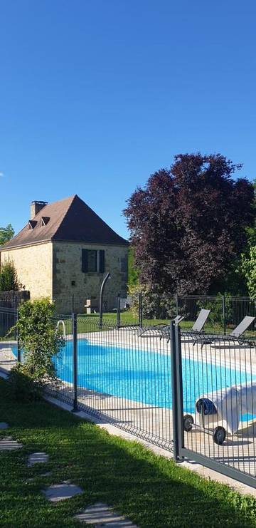 Gîte pour 6 personnes, avec piscine et jardin à Bayac
