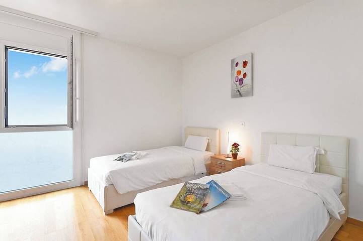 Appartamento intero, Imbarcadero Apartment in Locarno with Balcony and Parking, Locarno, Switzerland in Locarno, Alpi Ticinesi e del Verbano