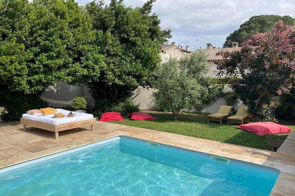 Charming house in the heart of the village Les Tournesols in Saint-Martin-de-Crau, Arles region