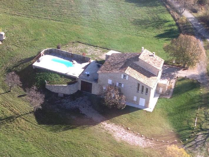 Gîte pour 8 personnes, avec piscine ainsi que terrasse et jardin, animaux acceptés
