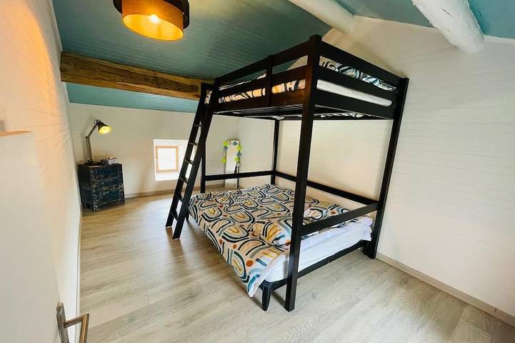 Location de vacances pour 8 personnes, avec piscine ainsi que terrasse et jardin à Planzolles - 2